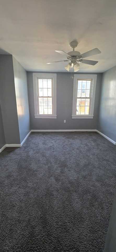 515 N Kenwood Ave - Photo 6 of 11