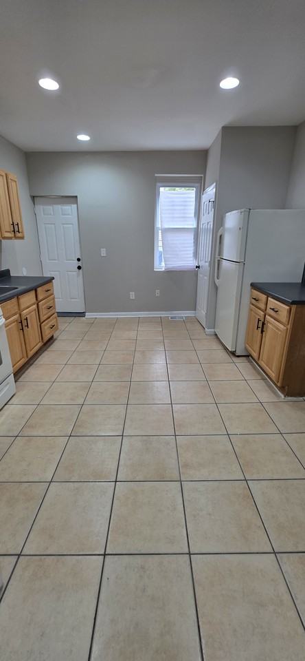 236 N Milton Ave - Photo 4 of 9