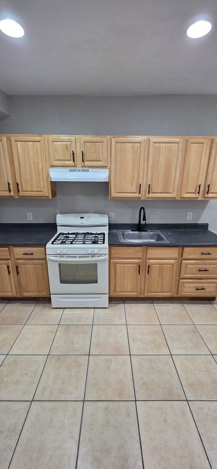 236 N Milton Ave - Photo 5 of 9