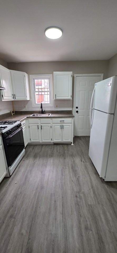 121 N Bradford St - Photo 3 of 8