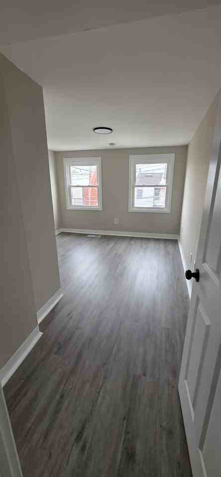 121 N Bradford St - Photo 5 of 8