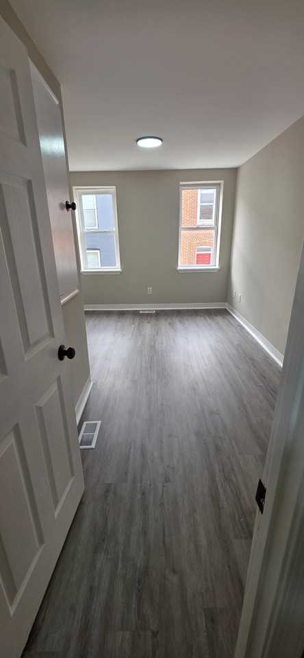 121 N Bradford St - Photo 6 of 8