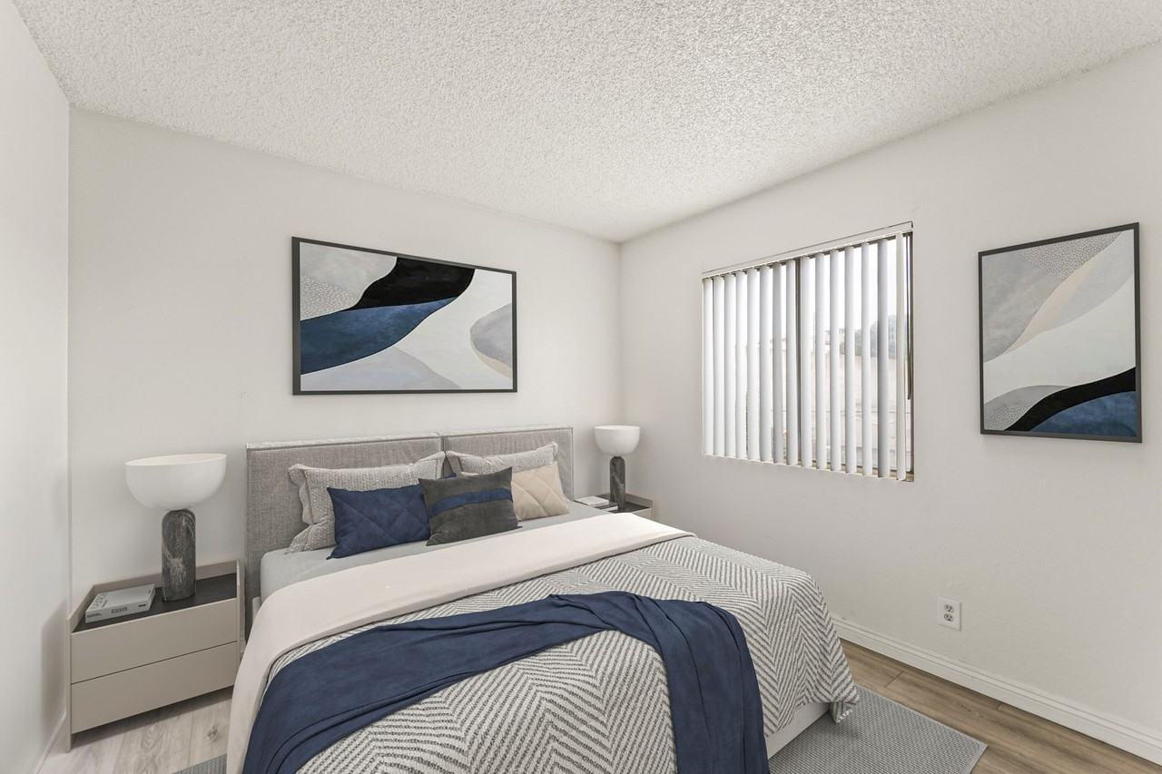 1620 Bridge St - Photo 2 of 14