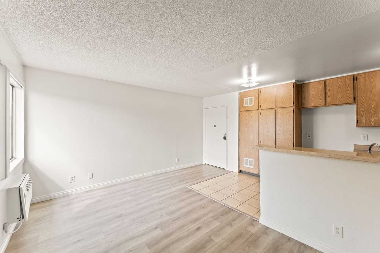 1620 Bridge St - Photo 5 of 14