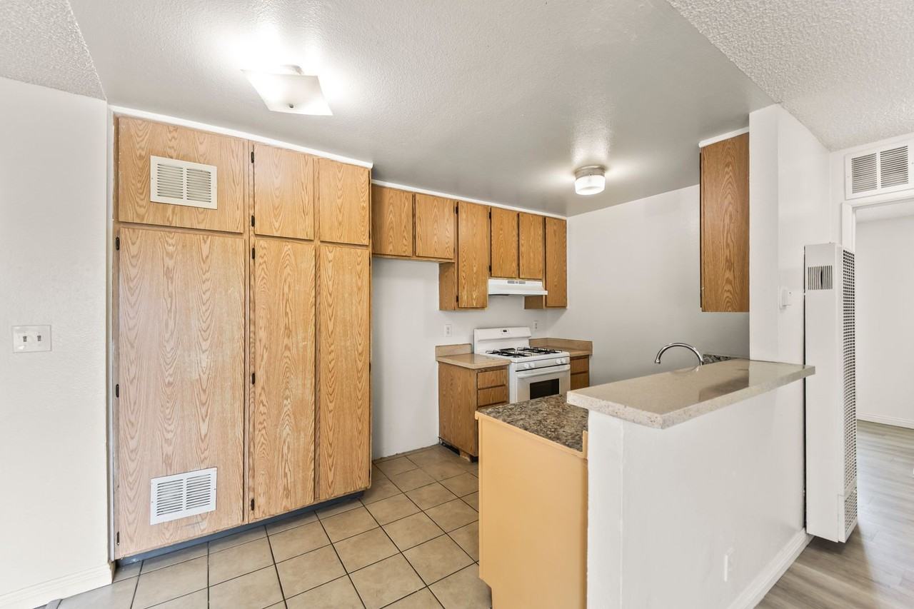 1620 Bridge St - Photo 6 of 14