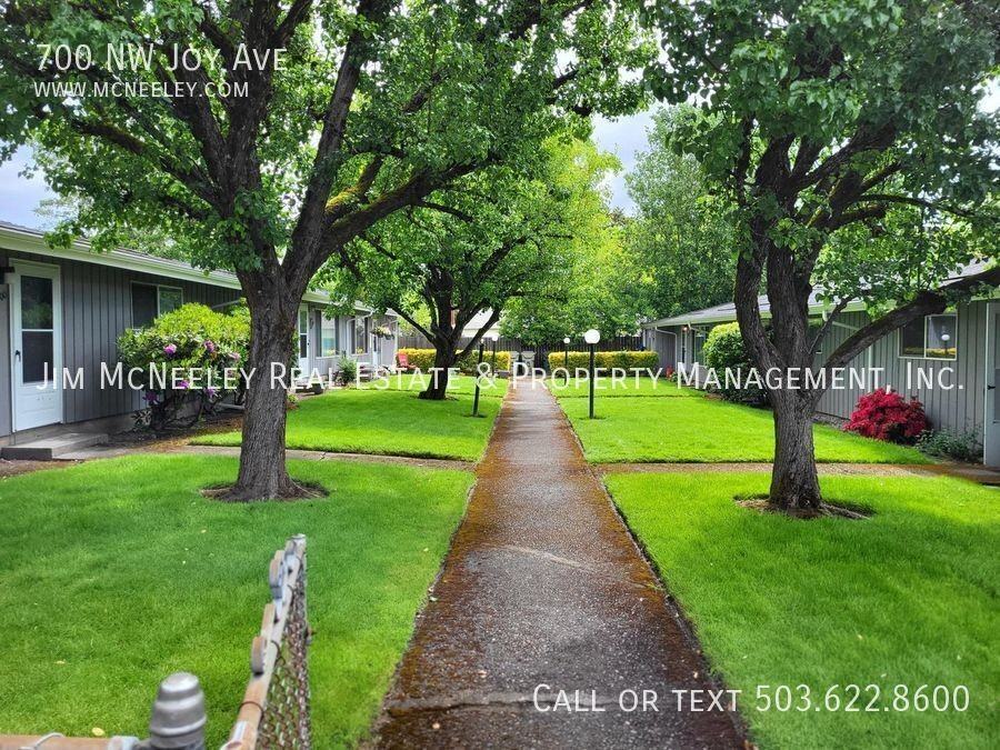700 Nw Joy Ave - Photo 3 of 12