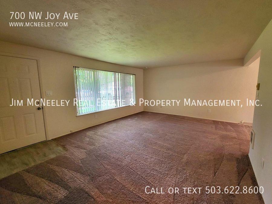 700 Nw Joy Ave - Photo 4 of 12