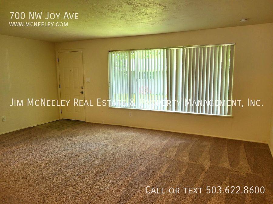 700 Nw Joy Ave - Photo 5 of 12