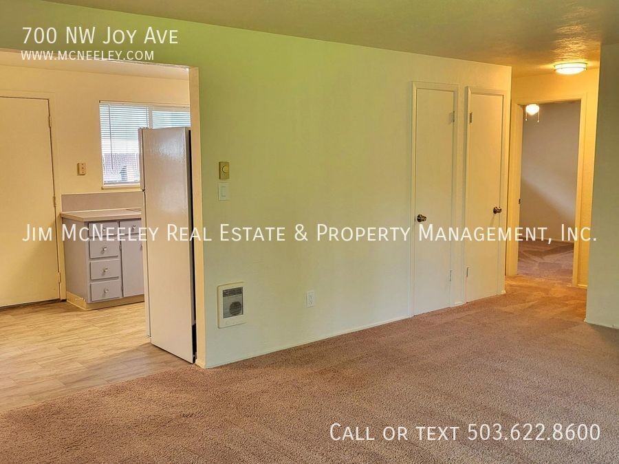 700 Nw Joy Ave - Photo 6 of 12