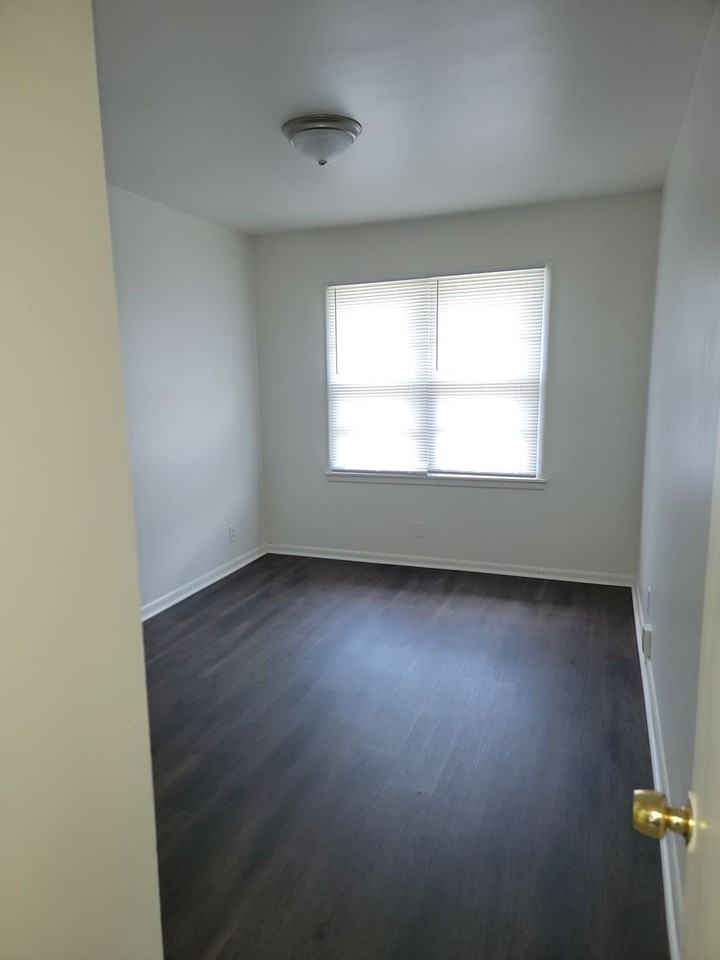 4501 E Linwood Blvd - Photo 6 of 7