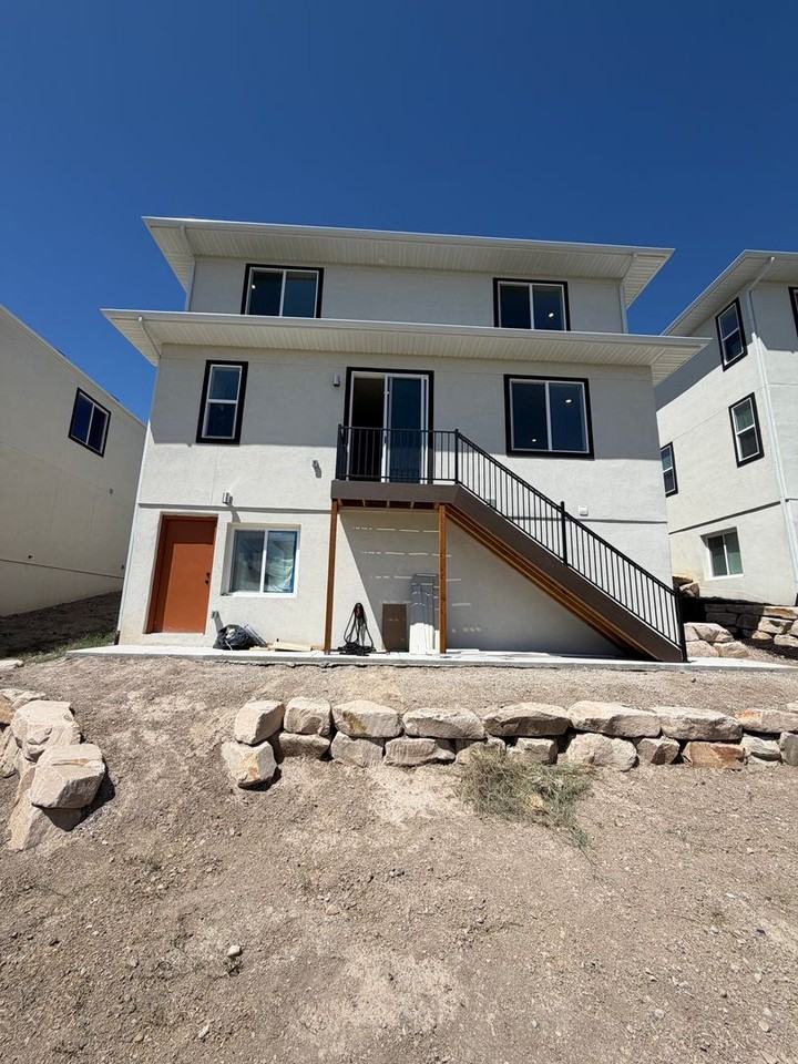 909 W Bullion St #B - Photo 3 of 17