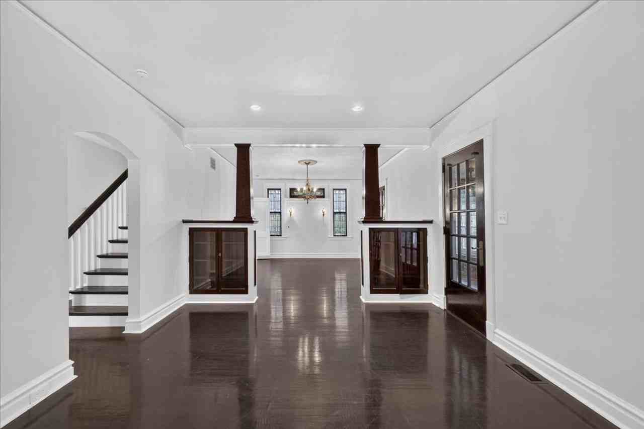 7325 Sutherland Ave - Photo 6 of 46