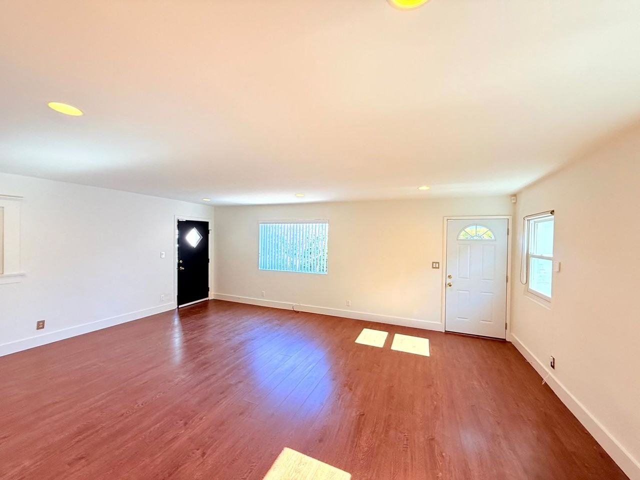 4447 Lockwood Ave - Photo 7 of 42