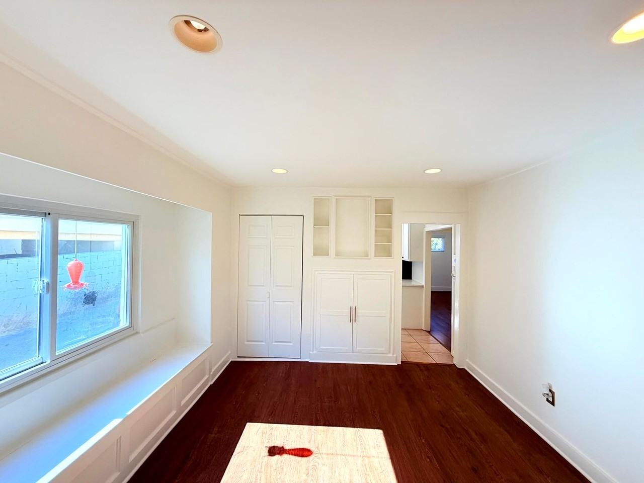4447 Lockwood Ave - Photo 4 of 46
