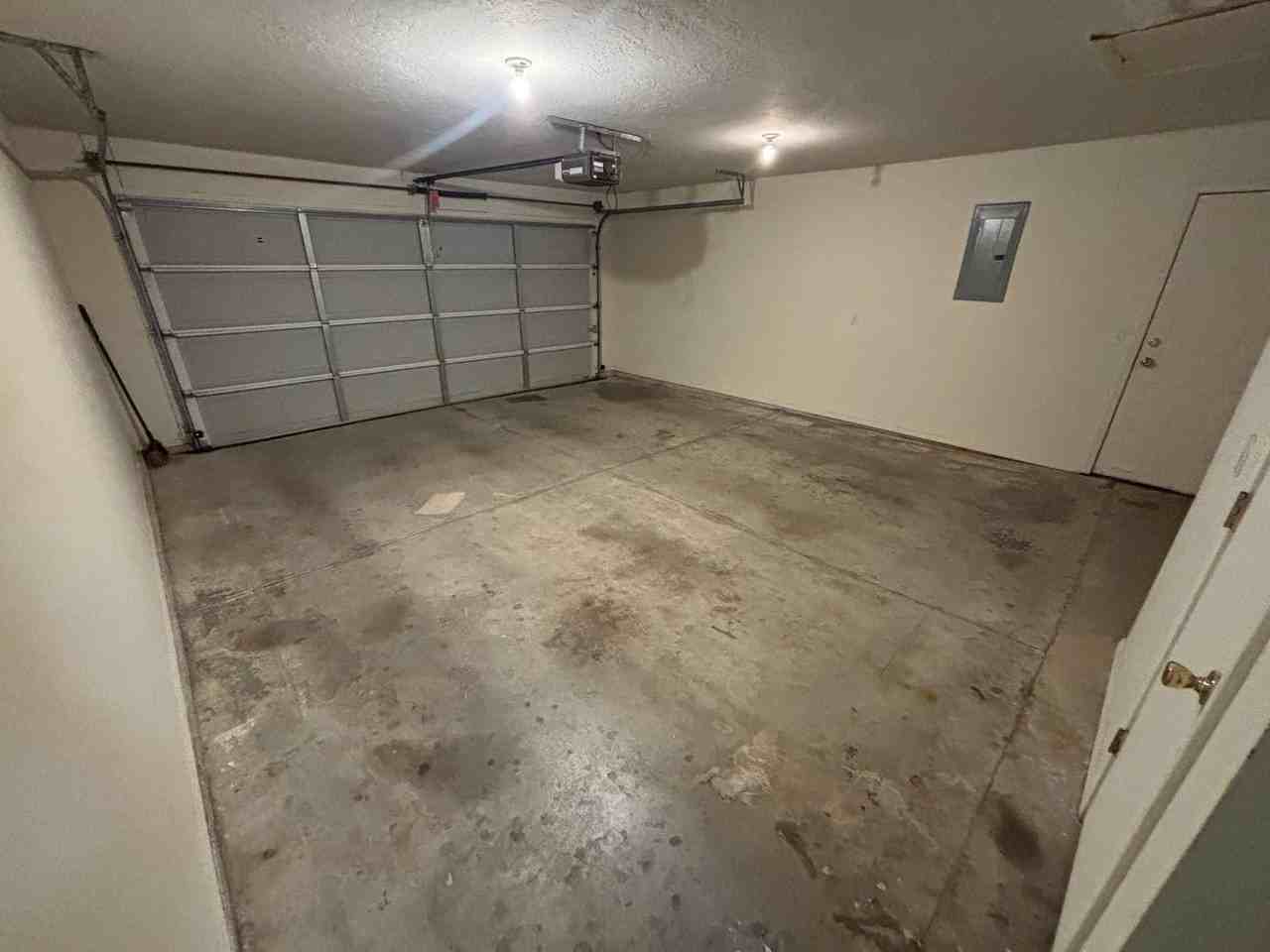 2207 N Burdick St - Photo 2 of 17