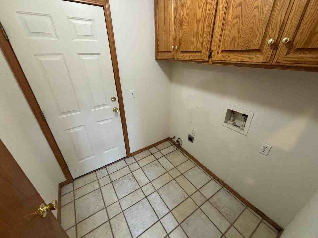 2207 N Burdick St - Photo 3 of 17