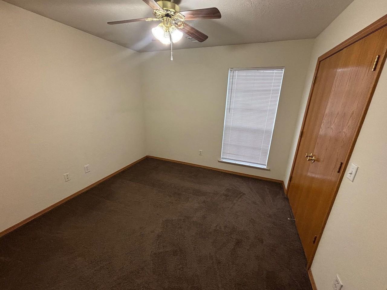 2207 N Burdick St - Photo 6 of 17