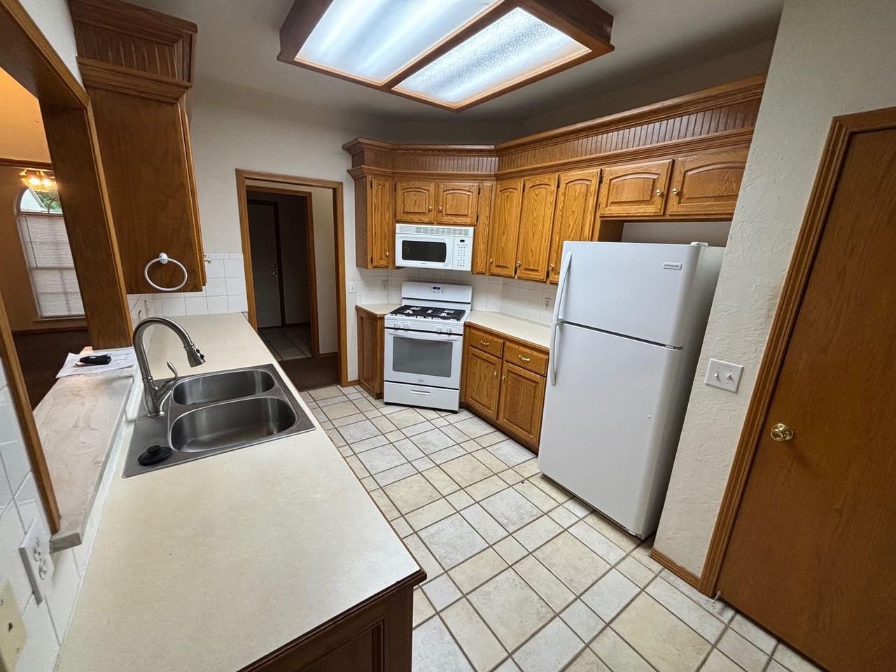 2207 N Burdick St - Photo 7 of 17