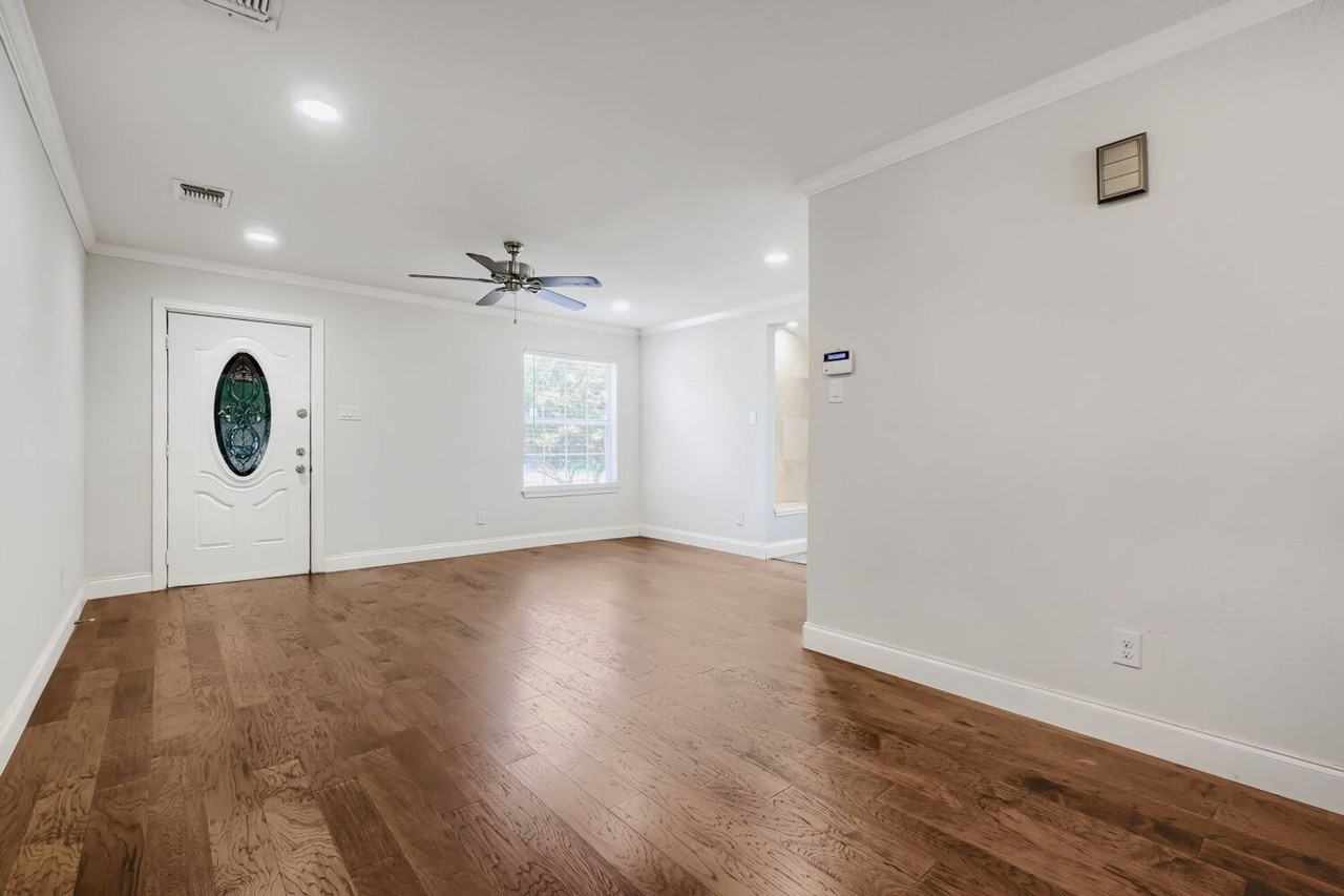 114 Conway Dr - Photo 4 of 17
