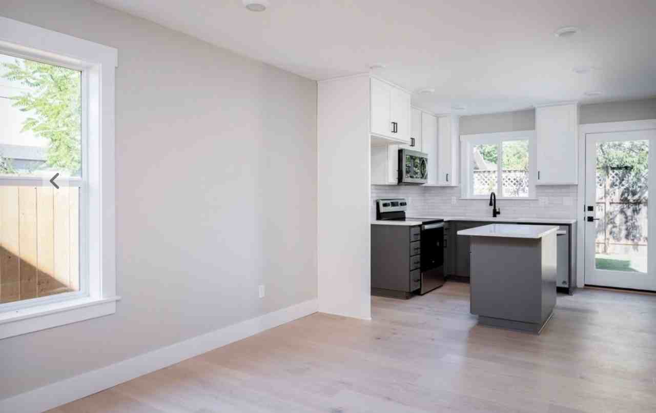 8838 N Drummond Ave - Photo 6 of 25