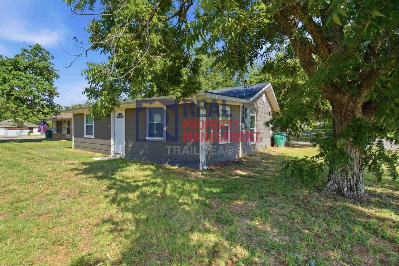 1590 W Long St - Photo 3 of 28