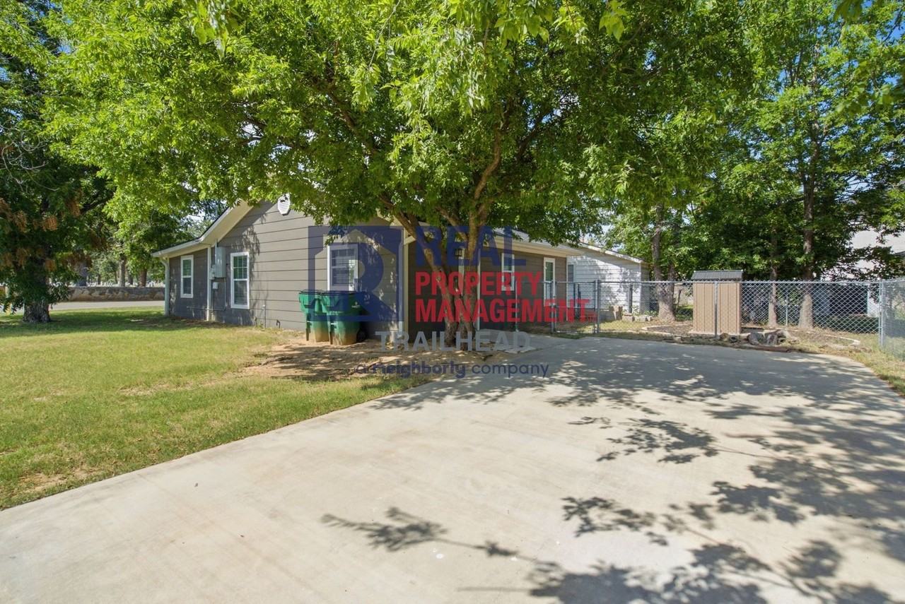 1590 W Long St - Photo 5 of 28