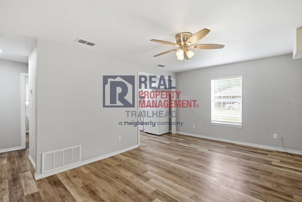 1590 W Long St - Photo 7 of 28