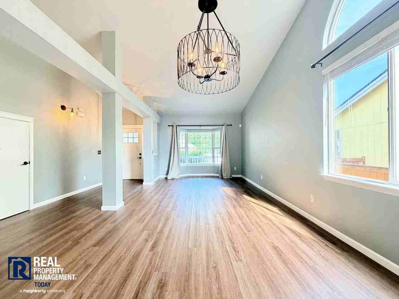 16914 120th Ave E - Photo 5 of 31