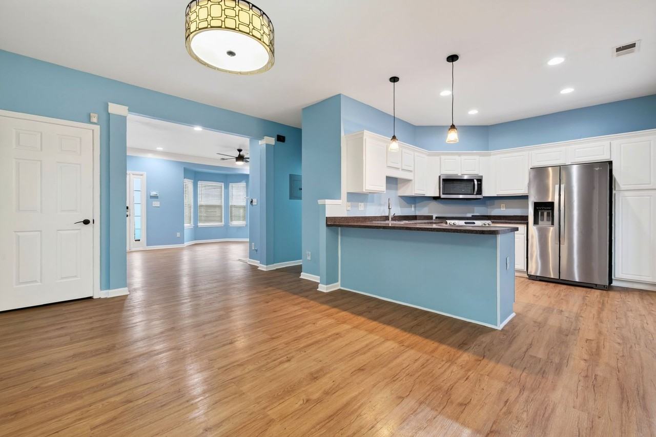 5495 Hampton Ct - Photo 6 of 32