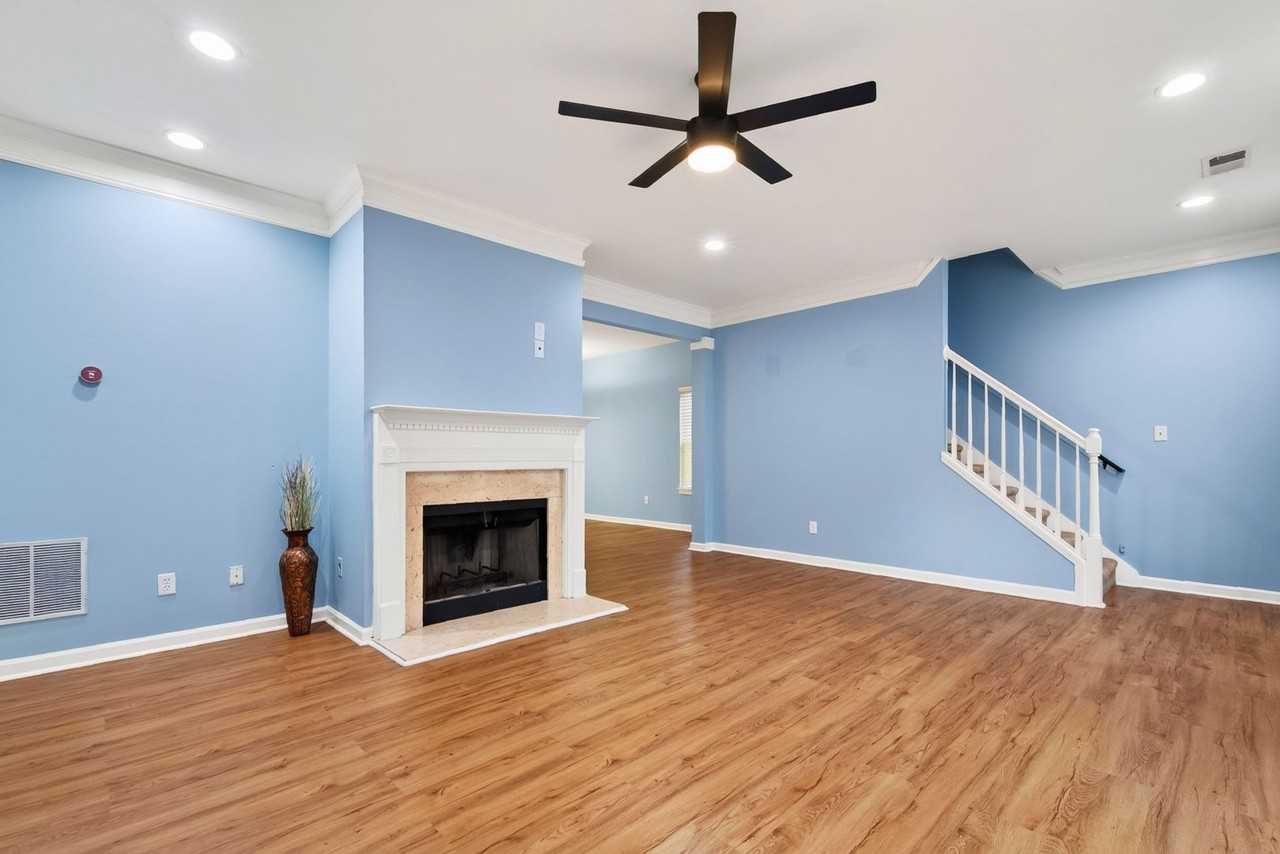 5495 Hampton Ct - Photo 7 of 32