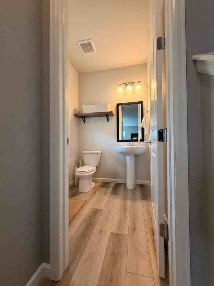 17247 Parkside Dr N - Photo 7 of 37