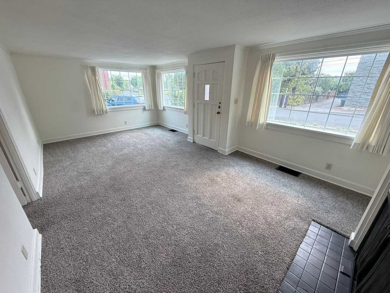 428 Nw 26th St - Photo 3 of 18