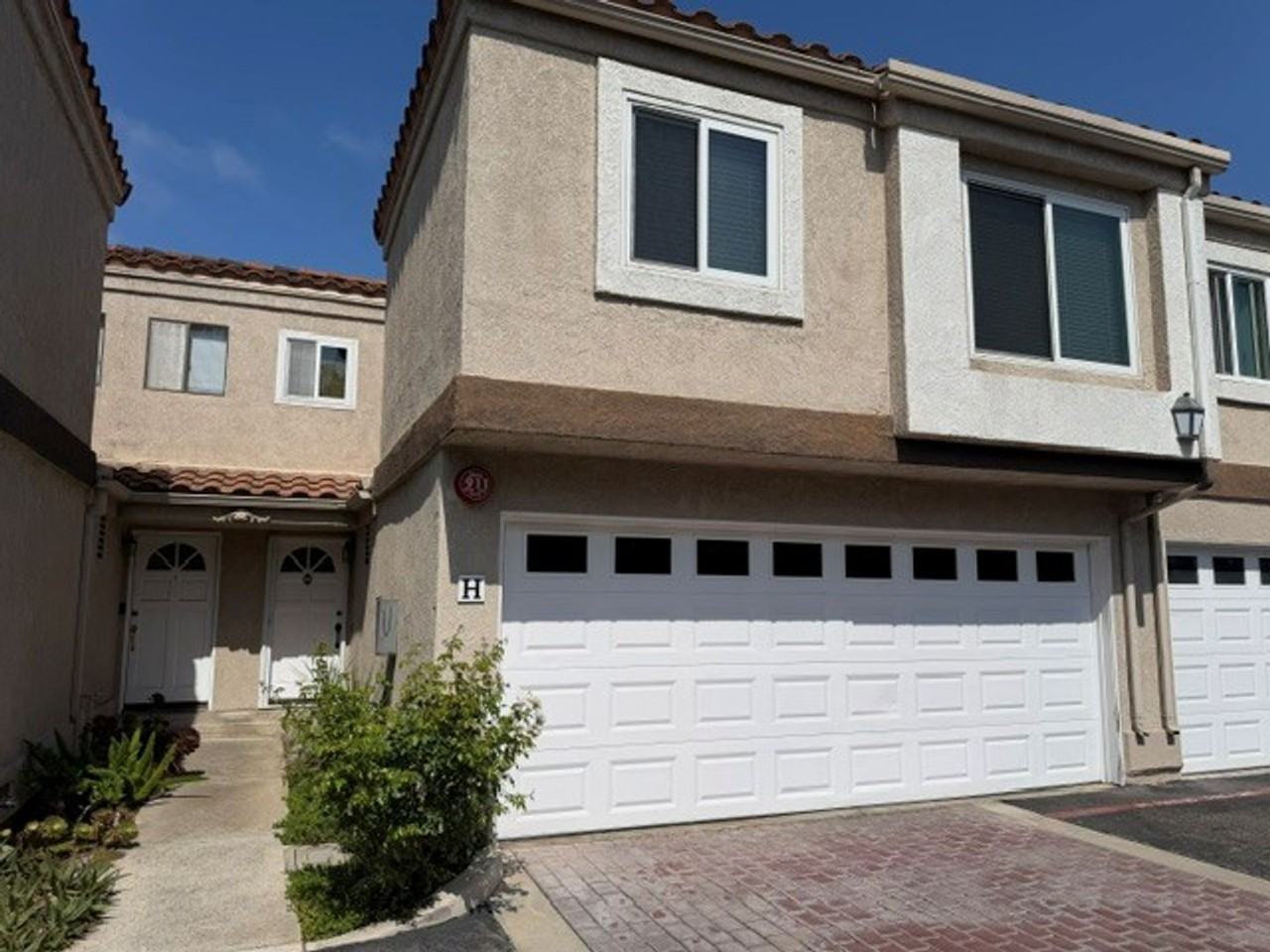 543 Victoria St #H - Photo 2 of 4