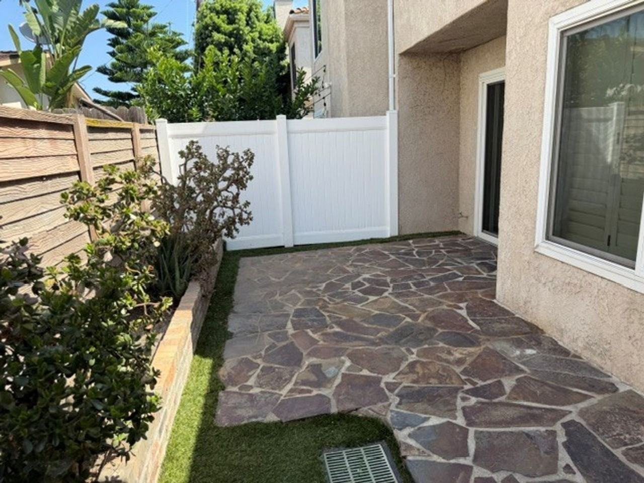 543 Victoria St #H - Photo 3 of 4
