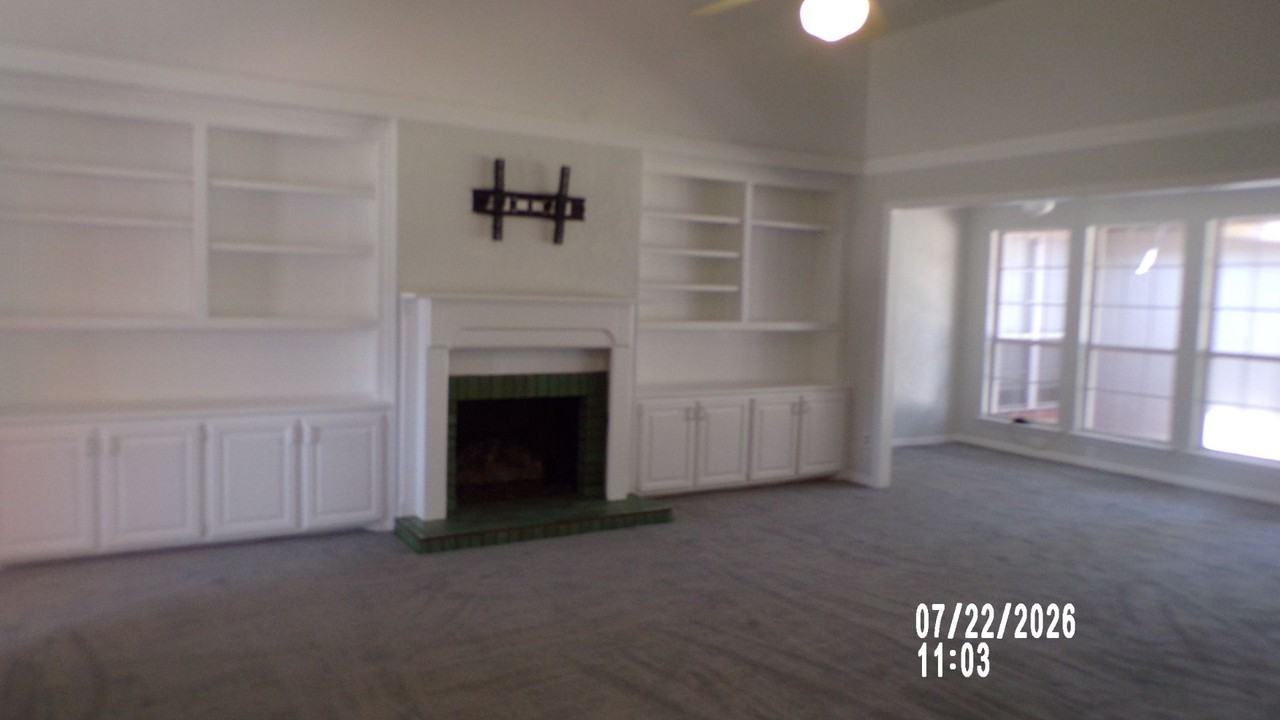 802 Nw Seaton Pl - Photo 2 of 50