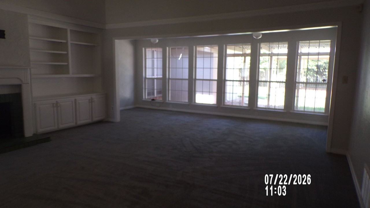 802 Nw Seaton Pl - Photo 3 of 50