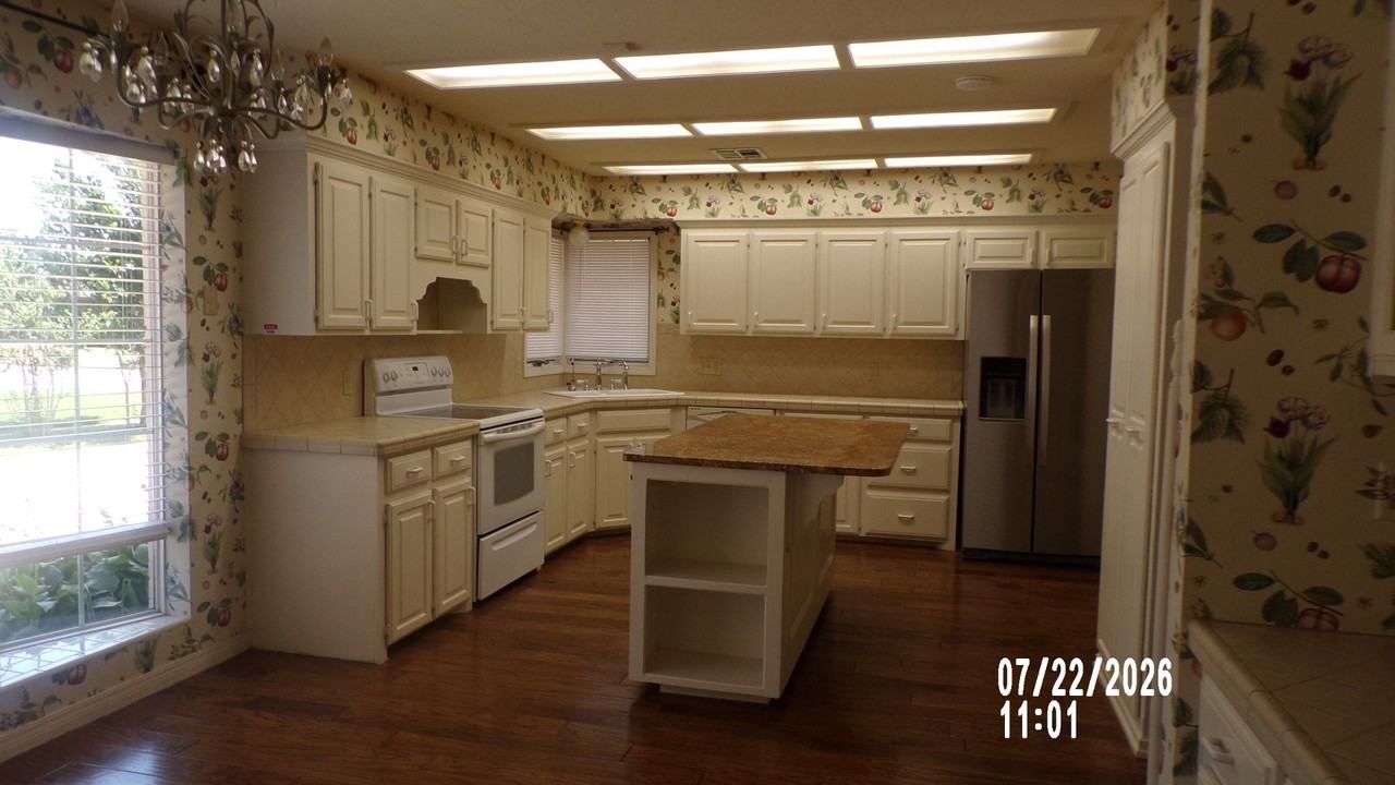 802 Nw Seaton Pl - Photo 6 of 50