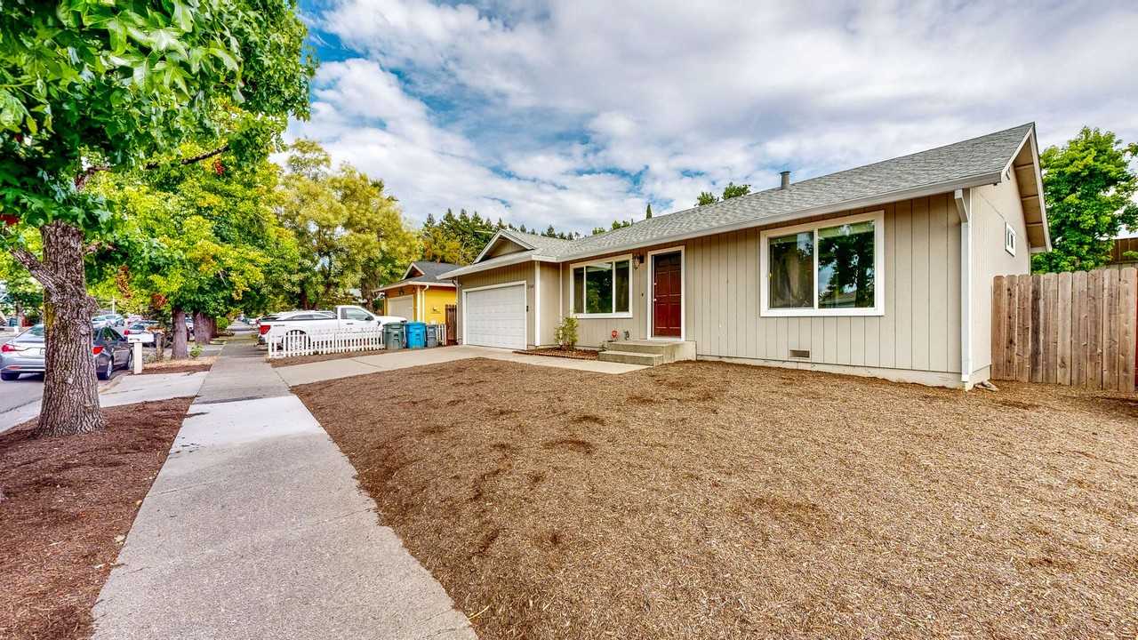 2540 Campbell Dr - Photo 2 of 32