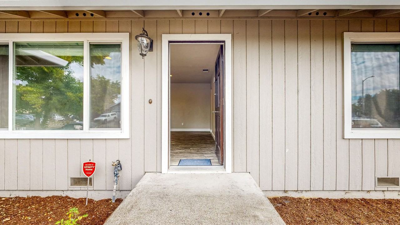 2540 Campbell Dr - Photo 4 of 32