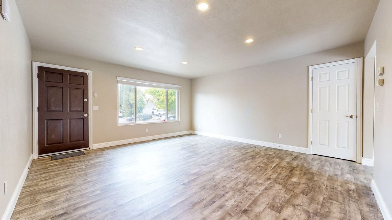 2540 Campbell Dr - Photo 6 of 32