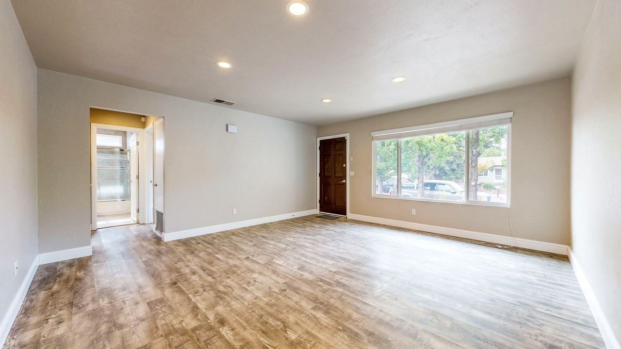2540 Campbell Dr - Photo 7 of 32