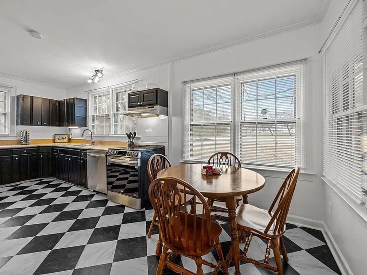 230 Chavasse Ave - Photo 6 of 22