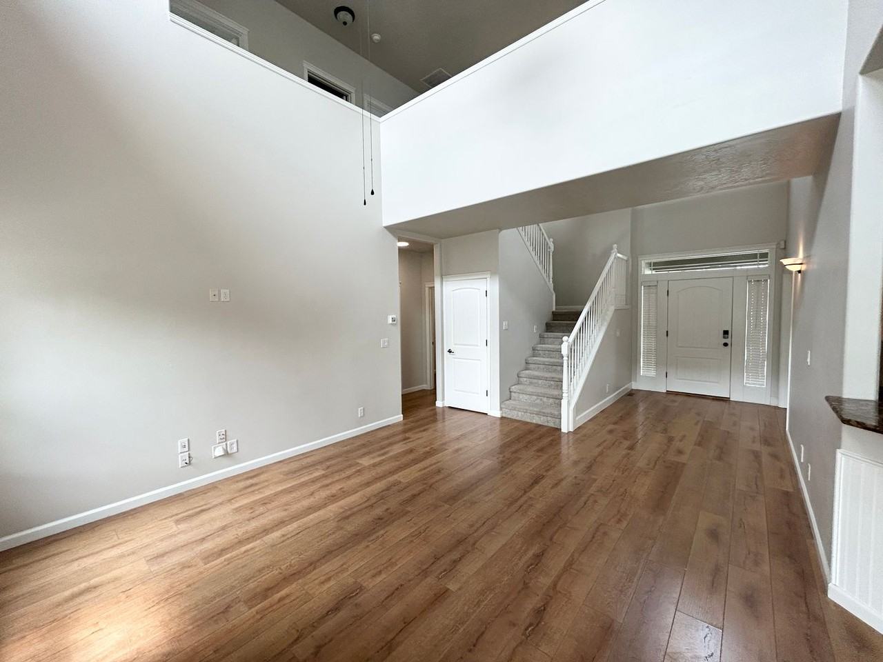 562 N Paddington Pl - Photo 2 of 22