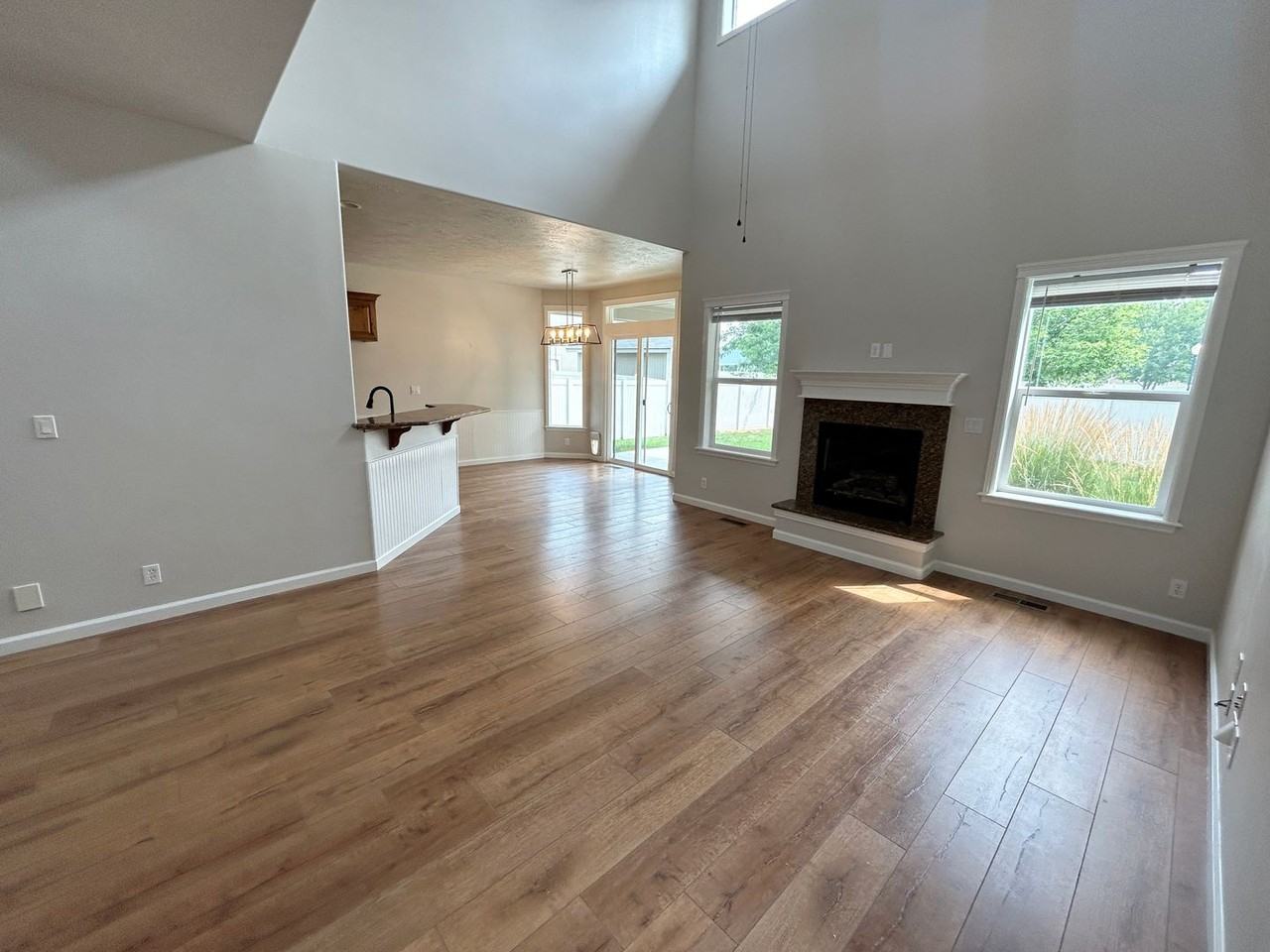 562 N Paddington Pl - Photo 4 of 22