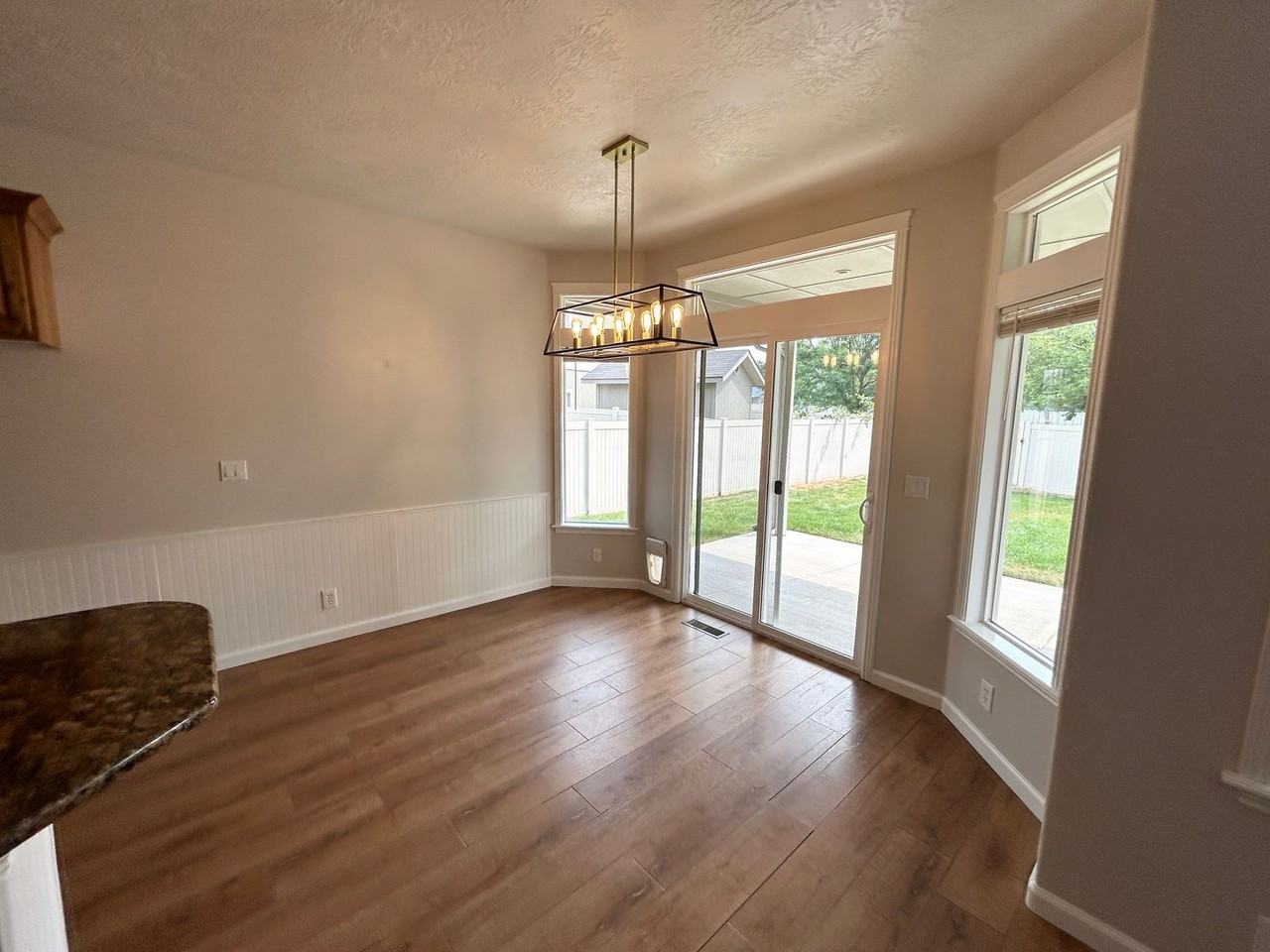 562 N Paddington Pl - Photo 5 of 22