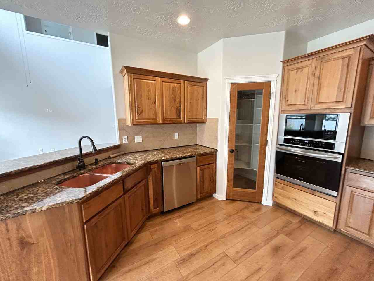 562 N Paddington Pl - Photo 6 of 22
