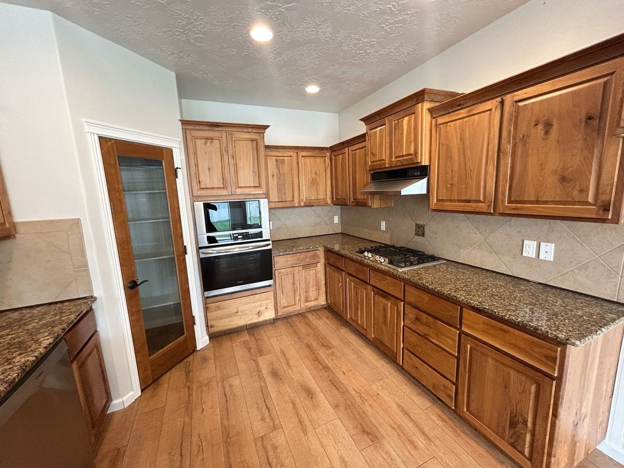 562 N Paddington Pl - Photo 7 of 22