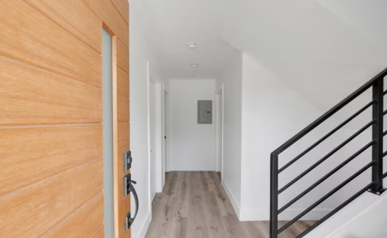 1146 N Sycamore Ave - Photo 3 of 29