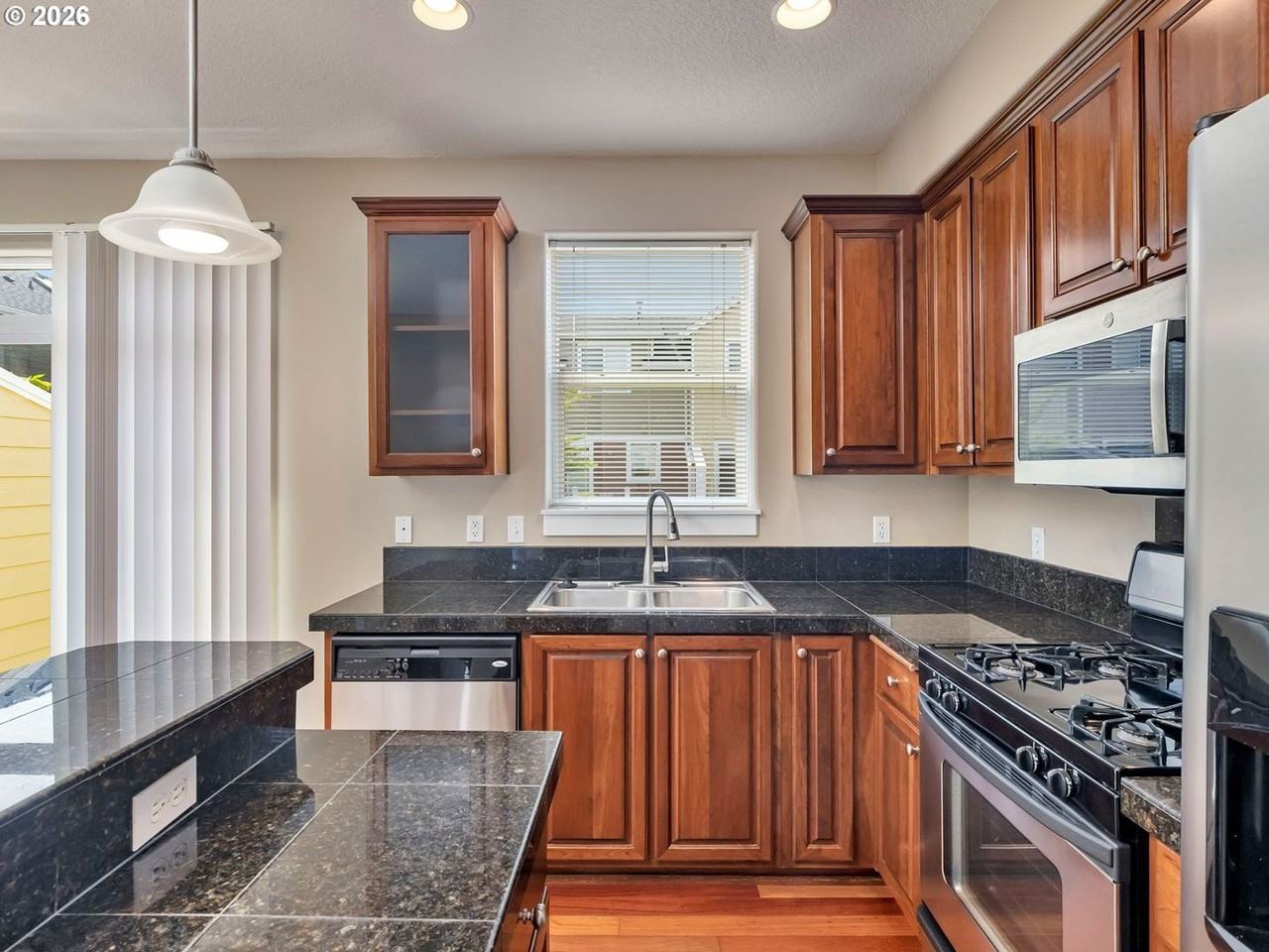 830 Nw Council Dr - Photo 5 of 38