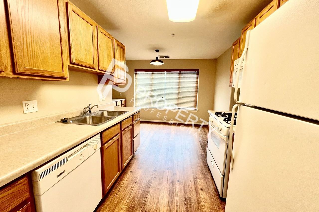 796 Castle Valley Blvd #E - Photo 4 of 16